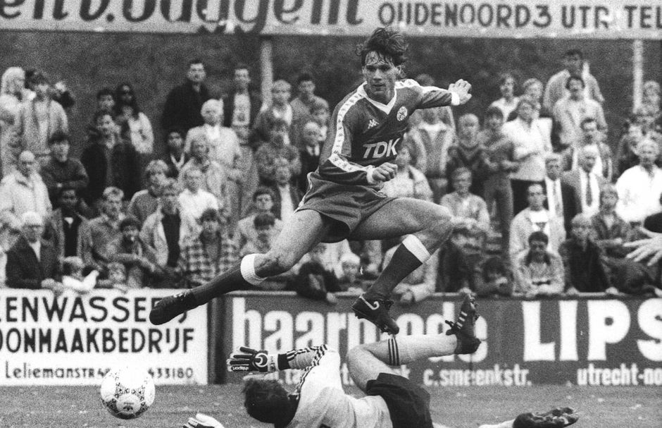 Hoe ene M. van Basten precies 38 jaar geleden bijna bij PSV terechtkwam