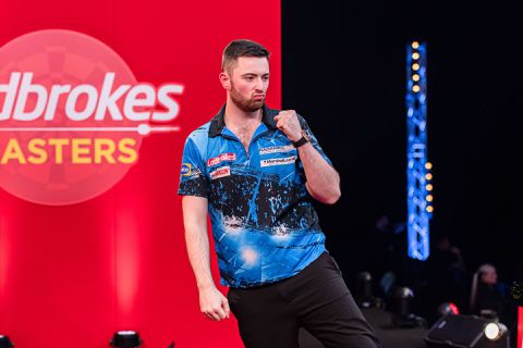 Na 3 potjes is het al klaar voor Michael van Gerwen bij door Humphries gewonnen Players Championship 1