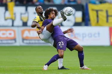 Riechedly Bazoer weet nog niet of hij bij Vitesse blijft: 'Zullen zien, er kan nog veel gebeuren'