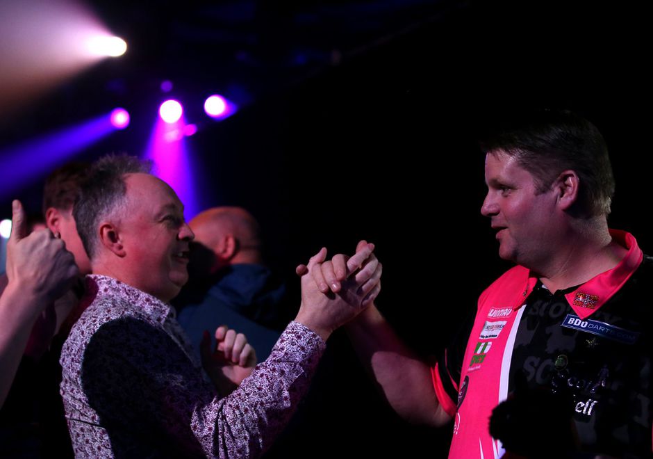 Dartcommentator Rod Studd 5 weken na beroerte pas weer thuis