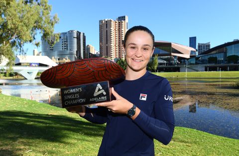 Ashleigh Barty bereikt net op tijd topvorm en grijpt titel voor eigen publiek in Adelaide