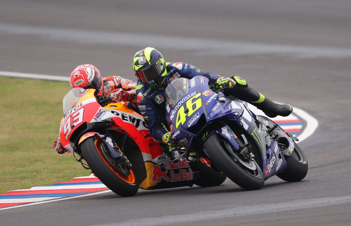 Rossi pislink op Marquez na botsing: 'Hij maakt de sport kapot'