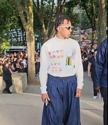 🎥 | Zieke drip of too much? Jules Koundé loopt Fashion Week in gigantische broek