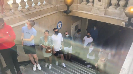 🎥 | Wachtrij voor een Messi-shirtje gaat door tot in het metrostation