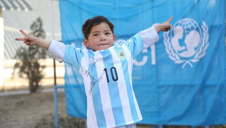 Afghaanse Messi-fan krijgt écht shirtje