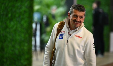 Guenther Steiner met een knipoog: 'Doel is om Verstappen te verslaan'