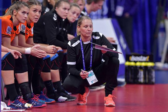 Succescoach Helle Thomsen stopt als bondscoach handbalsters