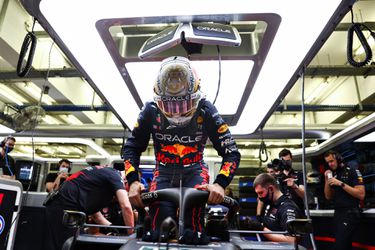 Max Verstappen test even de snelheid bij laatste sessie en klokt veruit snelste ronde