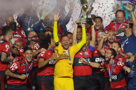 Bizarre ontknoping in Brazilië: woedende spelers, hoofdrol voor de VAR en kampioen ondanks verlies