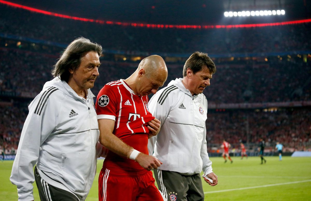 Heynckes heeft goed nieuws over blessure Robben: 'Ziet er niet heel slecht uit'