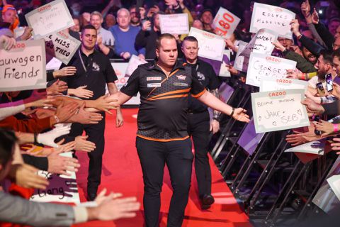 Van Duijvenbode en Ross Smith gooien recordaantal 180's in de derde ronde