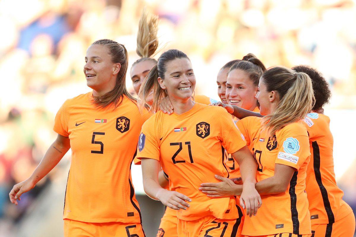🎥​ | Droomstart Oranje Leeuwinnen tegen Portugal dankzij Egurrola en Van der Gragt