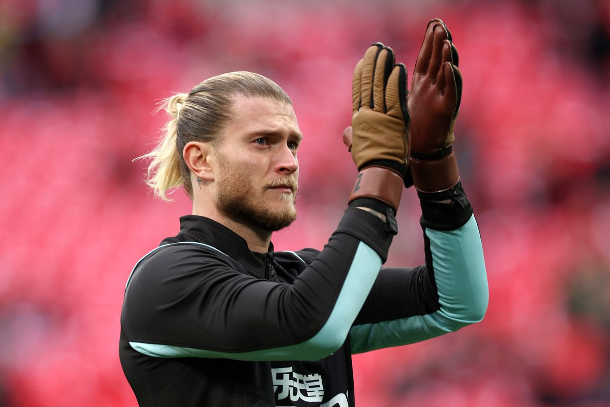 Karius kreeg kritiek na handschoenenkeuze in League Cup-finale: 'Ging hij tuinieren?'