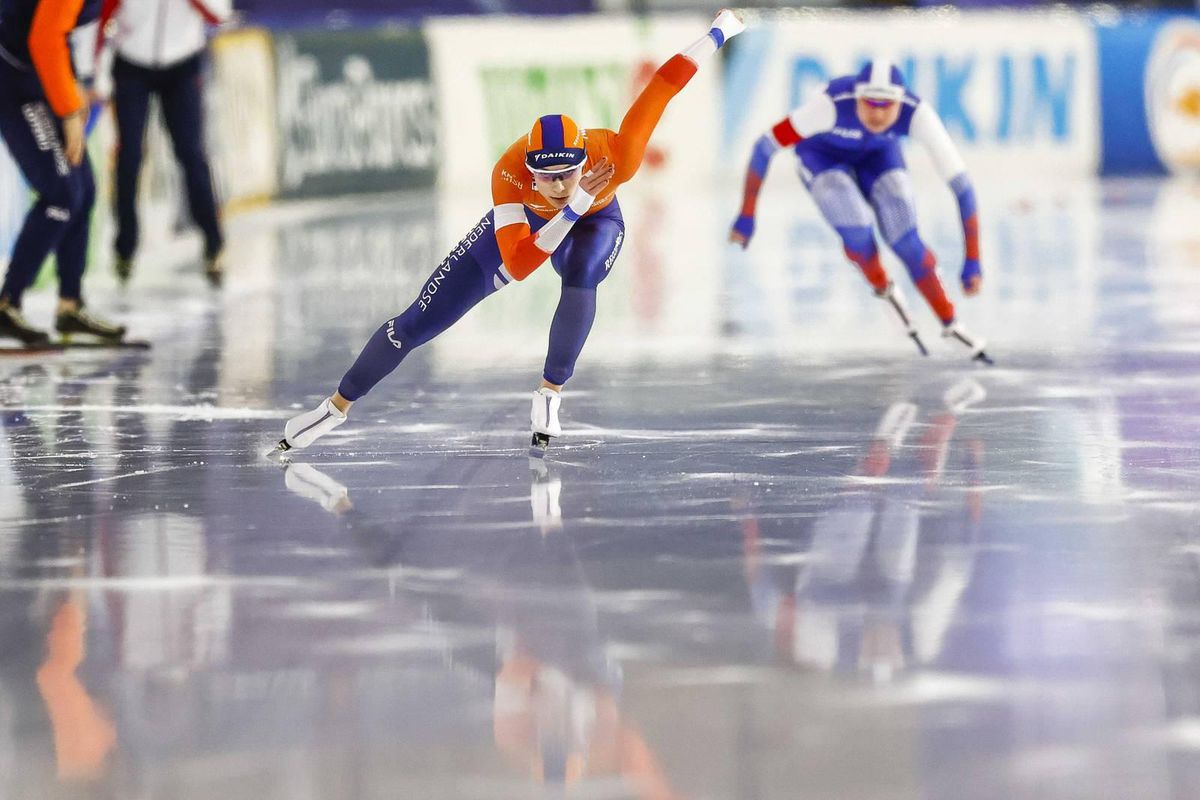 Kok schaatst naar haar eerste wereldbekerzege op 500 meter