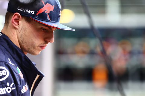 Max Verstappen weet niet wat hij meemaakt in Saudi-Arabië: 'Ik doe normaal niet zo heel veel vergaderen'