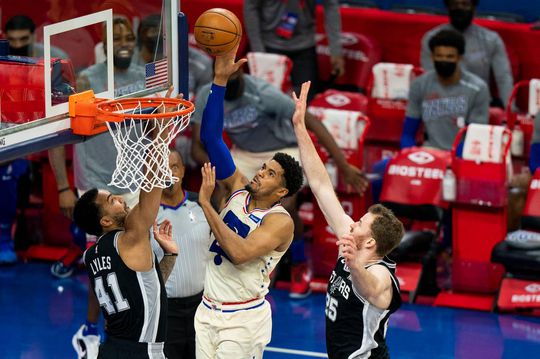 🎥🏀 | Grootste zege ooit van 76ers op San Antonio