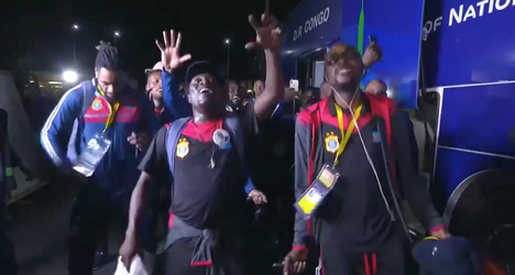 Heerlijk! Spelers van Congo zijn al voor de wedstrijd aan het feesten (video)