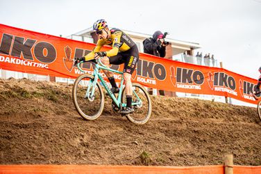 Trentin daagt Van Aert uit voor zomerse veldrit: 'Wil een half rondje voorsprong'