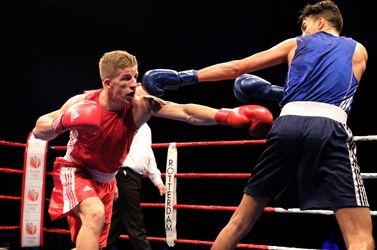 Van der Pas verzekert zich van medaille op EK boksen