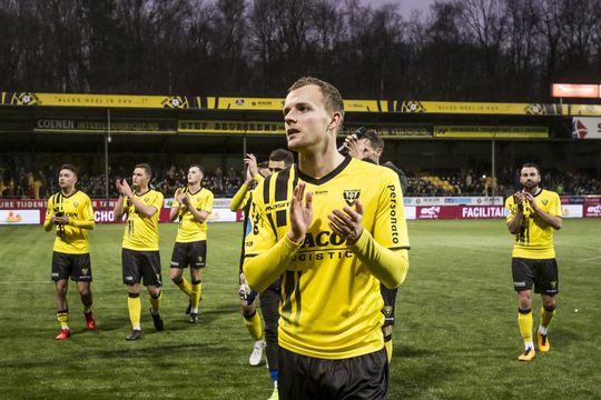 Oefenwedstrijd VVV en De Graafschap opgeknipt in 3 delen met 3 scheidsrechters