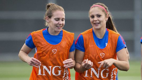 Oranje leeuwinnen te sterk voor Denemarken