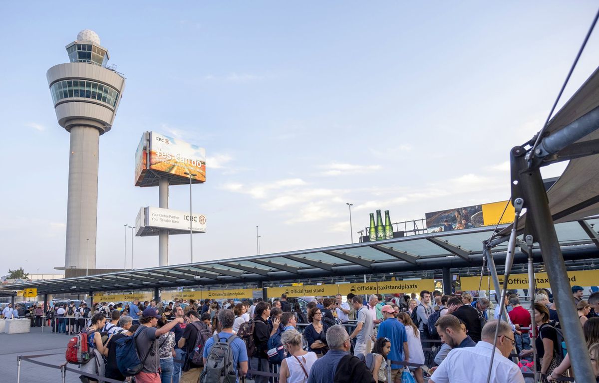 Oeps! Nederland maakt rekenfoutje: Schiphol kan aantal vluchten EK voetbal niet aan