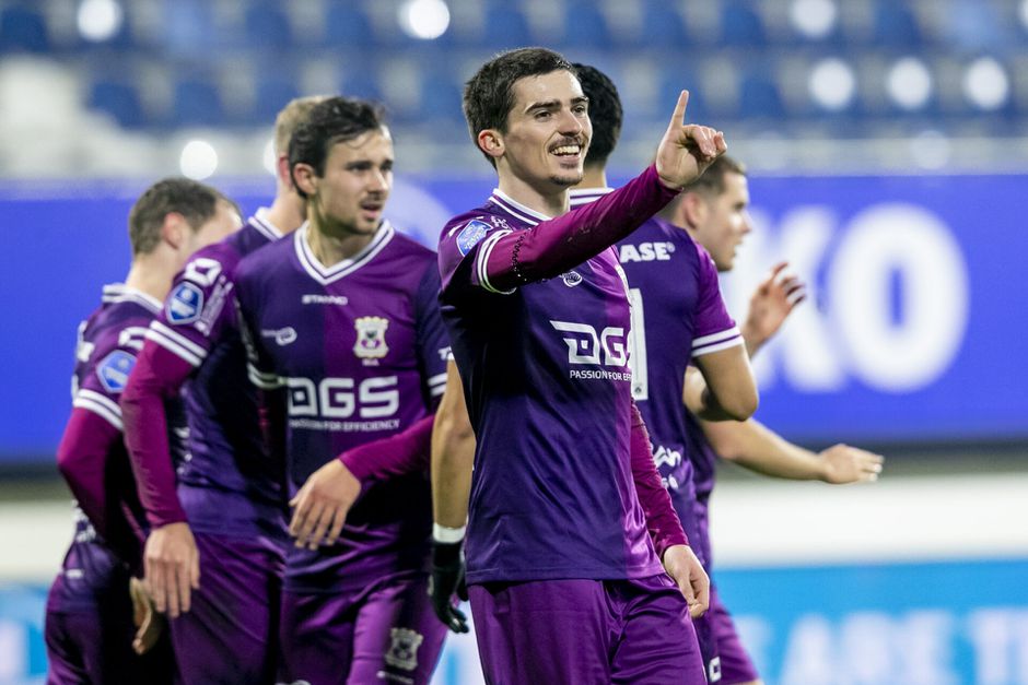 Go Ahead Eagles wint in Friesland en bekert verder