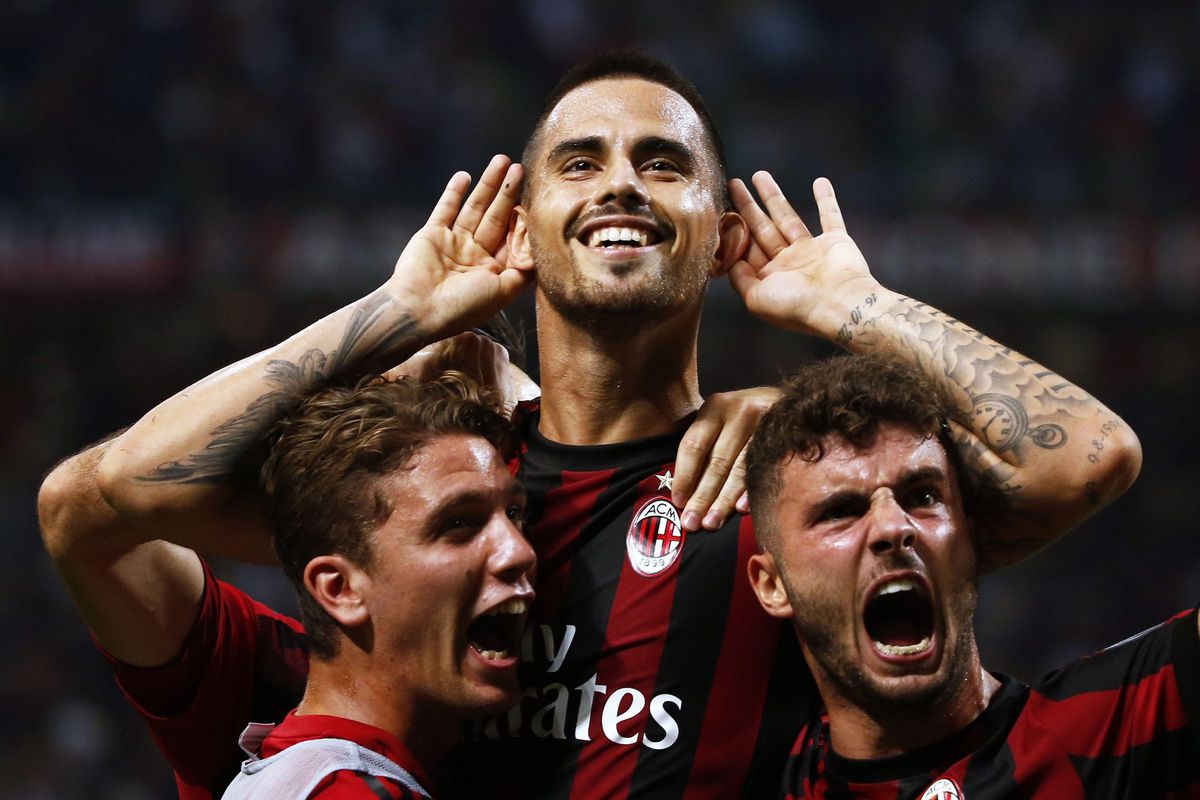 Winnend AC Milan volgt Napoli dat Hateboer en De Roon verslaat