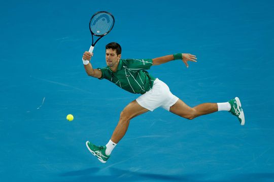 Djokovic verslaat Raonic en komt Federer tegen in halve finale