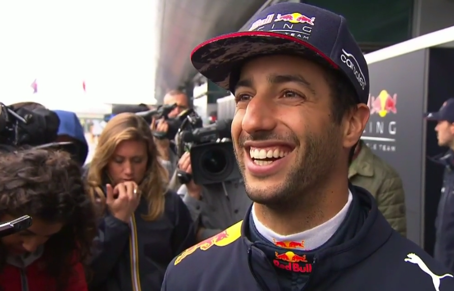 Gefrustreerde Ricciardo kan gelukkig ook nog lachen (video)