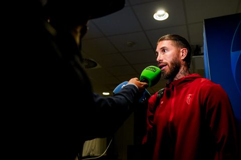 Sergio Ramos zet Sevilla op scherp richting duel met PSV: 'We moeten schouder aan schouder staan'
