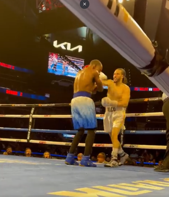 🎥 | Kleinzoon van Muhammad Ali deelt knockdown uit waar opa trots op zou zijn