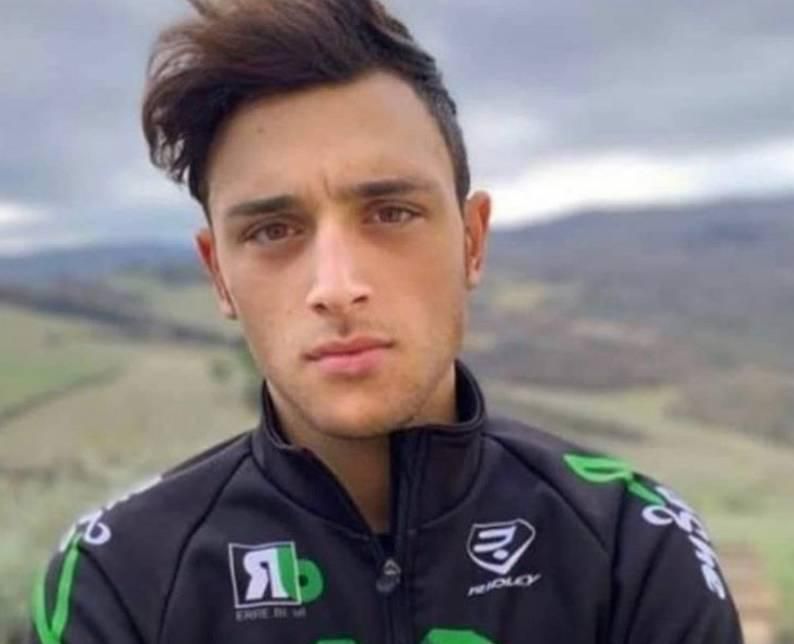 Italiaans wielertalent (22) overleden na heftige val tijdens wedstrijd