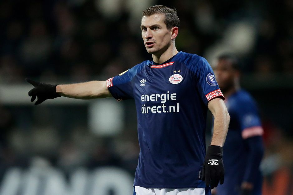 Schwaab klaar voor titelstrijd: 'Ik hoef geen cadeautjes van Ajax'