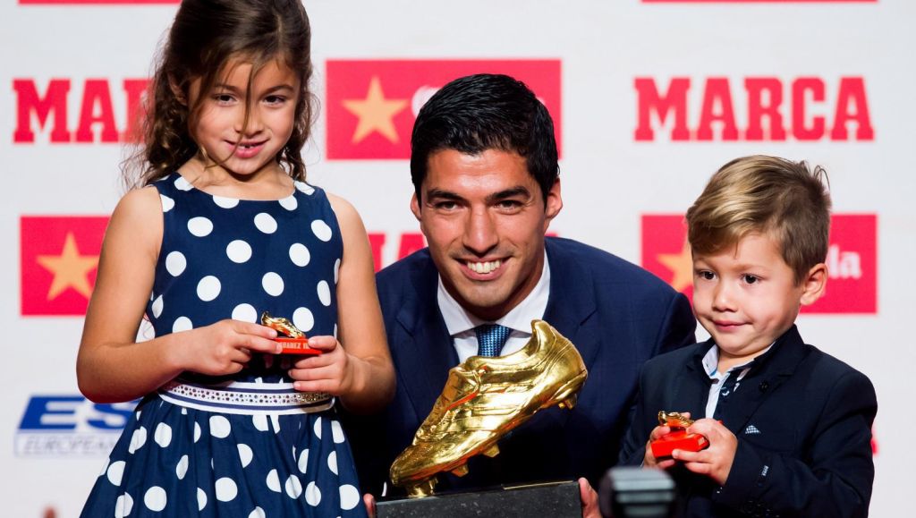 Luis Suárez neemt Gouden Schoen in ontvangst