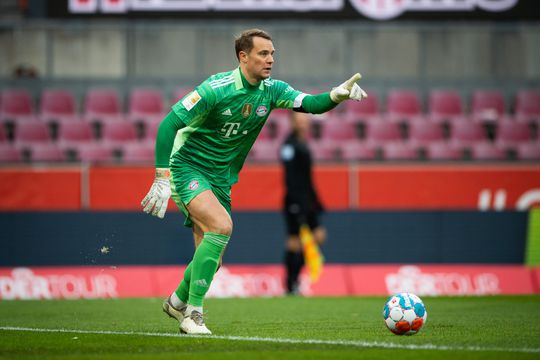 📸 | Shirtje ruilen niet besteed aan Manuel Neuer, hij wilde iets heel anders