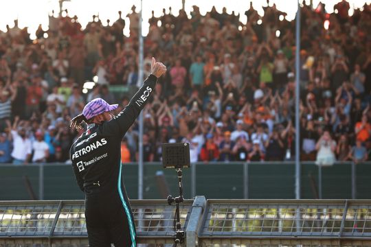 🎥 | Lewis Hamilton schreeuwt over boardradio na kwalificatie sprintrace: 'Fans, bedankt!'