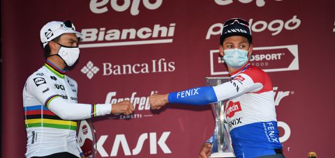 📸 | WOW! Check deze BIZARRE statistieken van Van der Poel in Strade Bianche