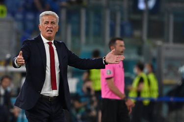 Coach Zwitserland vindt vele reizen maar niks: 'Spelers klagen nooit'