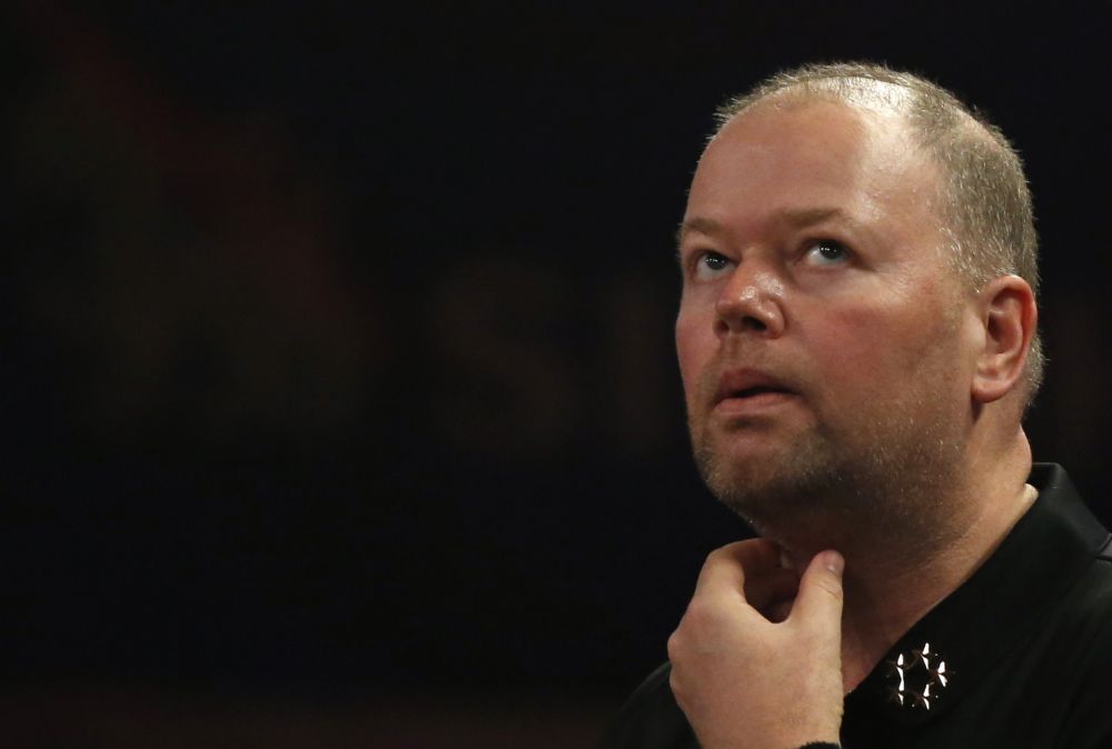 Van Barneveld mist op cruciaal moment pijlen om Anderson pijn te doen