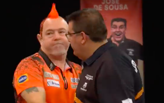 🎥 | Wright mist matchdarts maar knikkert titelhouder De Sousa wél uit Grand Slam