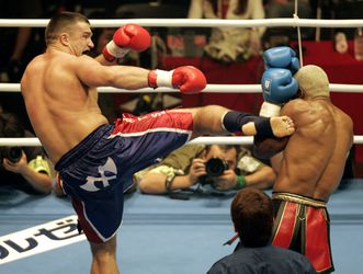 Aerts laat nog één keer z'n vuisten vliegen in de ring