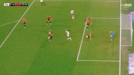 🎥 | Bournemouth-verdediger waagt zijn leven om doelpunt te voorkomen