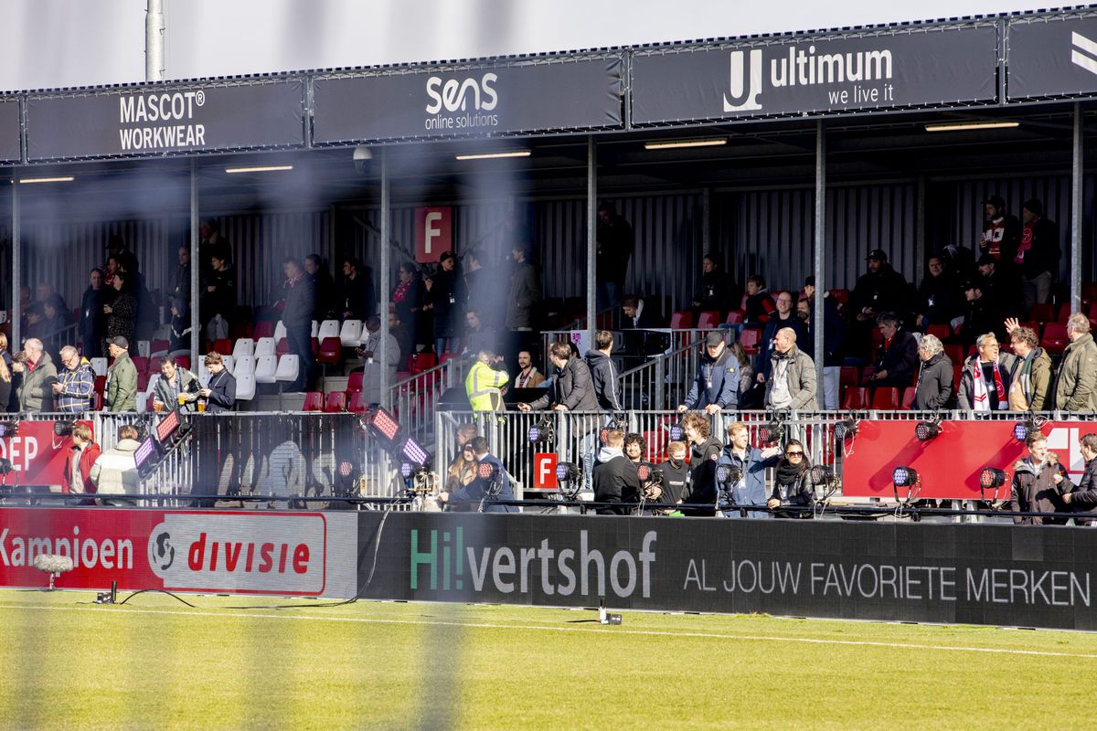 KNVB schrijft open brief met oproep aan kabinet: 'Betaald voetbal draait om publiek'