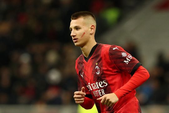 Piepjonge Francesco Camarda is jongste Serie A-speler ooit na debuut bij AC Milan