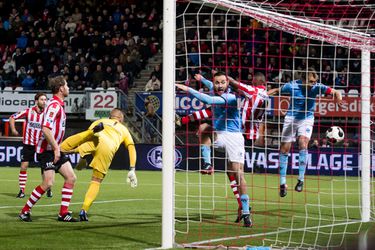 Invaller Peterson bezorgt FC Utrecht late zege op Het Kasteel