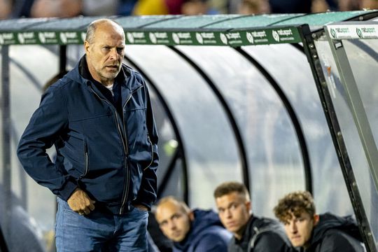 Dag na kerst wordt NAC-trainer Molenaar per direct de laan uitgestuurd