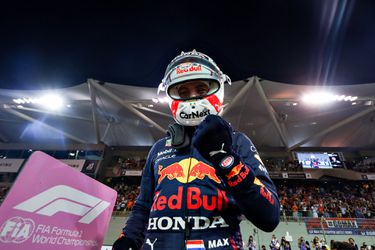 BAM voor HAM! Verstappen pakt pole position in waanzinnig snelle tijd voor laatste Grand Prix