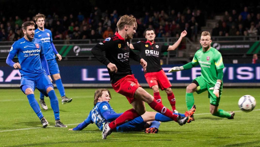 Excelsior doet Twente punt cadeau op pakjesavond