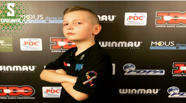 11-jarige Hurricane Harv deed Van Gerwen na en gooide 9-darter: 'Ooit ga ik hem verslaan'